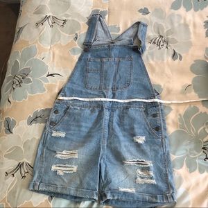 Women’s overall shorts